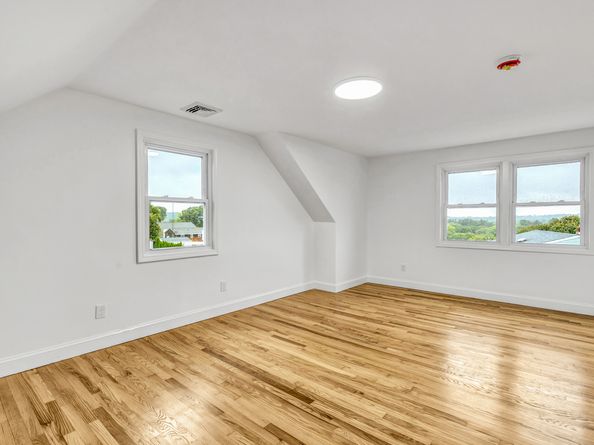 16 Oakdale Street, Bridgeport CT 06606