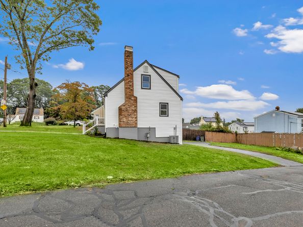 16 Oakdale Street, Bridgeport CT 06606