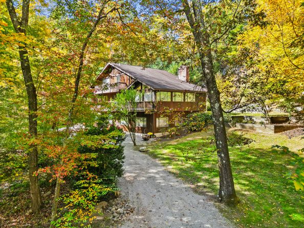 104 Blue Spruce Circle, Weston CT 06883