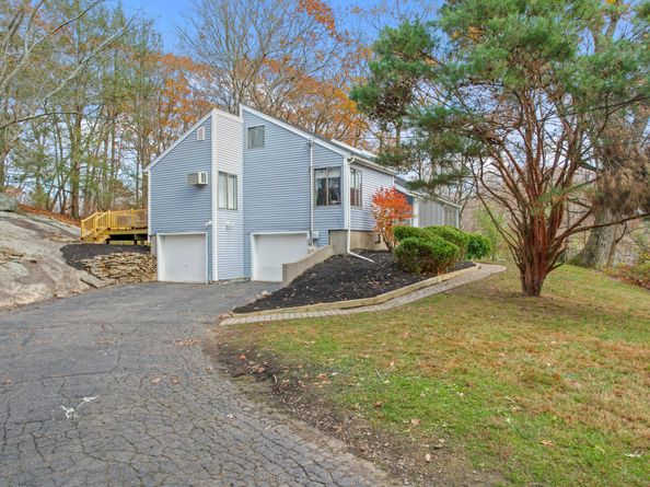 6 Dartmouth Drive, Shelton CT 06484