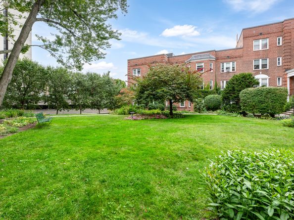 70 Strawberry Hill Avenue APT 22D, Stamford CT 06902