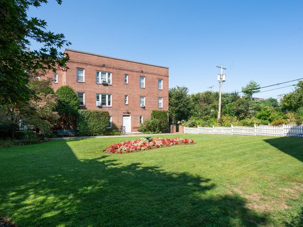 70 Strawberry Hill Avenue APT 22D, Stamford CT 06902