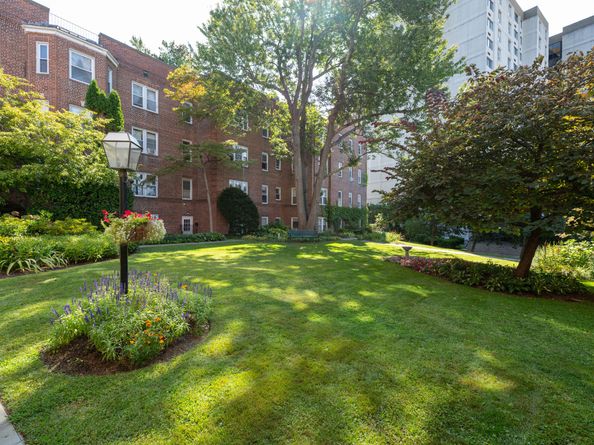 70 Strawberry Hill Avenue APT 22D, Stamford CT 06902
