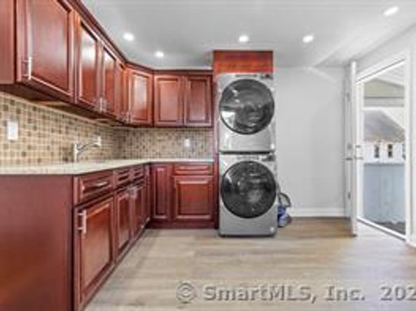 1373 Iranistan Avenue, Bridgeport CT 06605