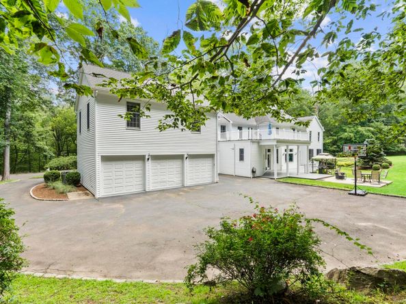101 Brambley Hedge Circle, Fairfield CT 06824