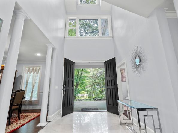 101 Brambley Hedge Circle, Fairfield CT 06824