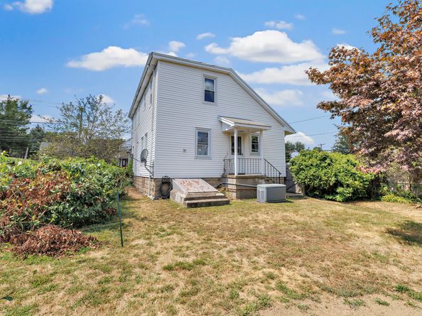341 S Pine Creek Road, Fairfield CT 06824