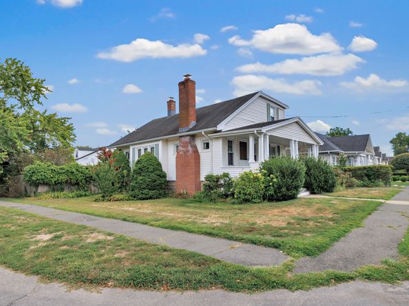 341 S Pine Creek Road, Fairfield CT 06824