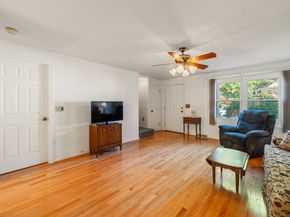 10 Colonial Village 10, Shelton CT 06484