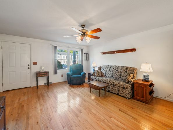 10 Colonial Village 10, Shelton CT 06484