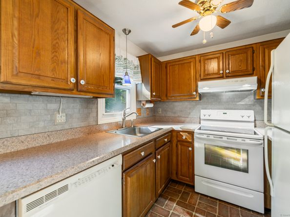 10 Colonial Village 10, Shelton CT 06484