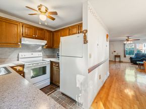 10 Colonial Village 10, Shelton CT 06484