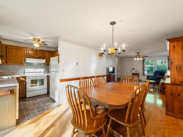 10 Colonial Village 10, Shelton CT 06484