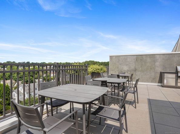 180 Park Street D202, New Canaan CT 06840