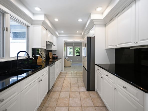 480 Riders Lane, Fairfield CT 06824