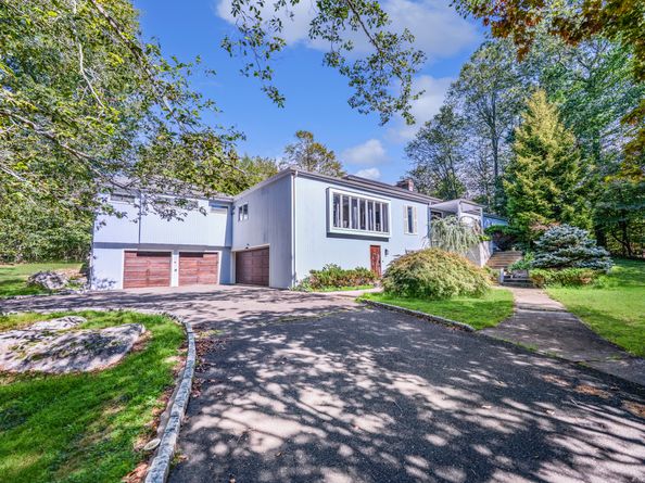 480 Riders Lane, Fairfield CT 06824