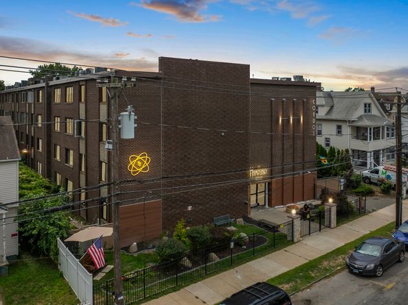393 Laurel Avenue APT 415, Bridgeport CT 06605