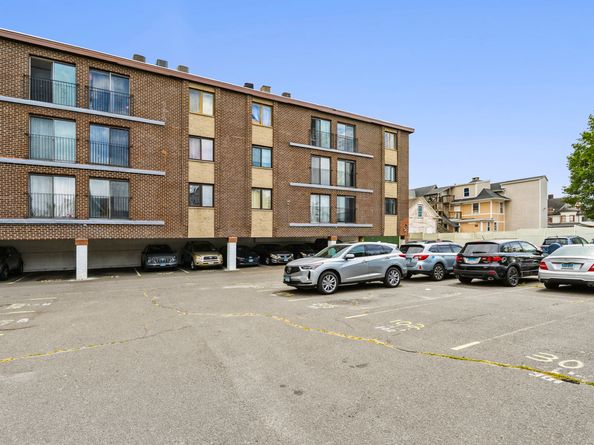 393 Laurel Avenue APT 415, Bridgeport CT 06605