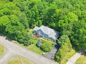 35 Hunting Ridge Road, Easton CT 06612