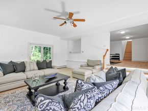 35 Hunting Ridge Road, Easton CT 06612