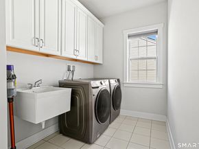 19 Enclave Circle 19, Newtown CT 06470