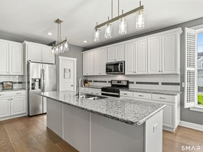 19 Enclave Circle 19, Newtown CT 06470