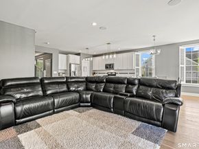 19 Enclave Circle 19, Newtown CT 06470