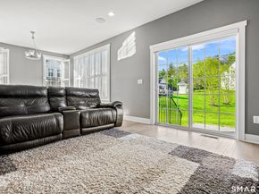 19 Enclave Circle 19, Newtown CT 06470