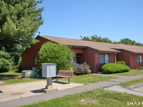 442 Asbury Ridge 442, Shelton CT 06484