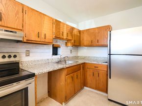 442 Asbury Ridge 442, Shelton CT 06484
