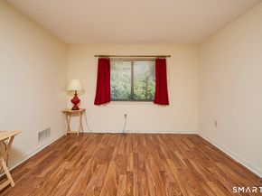 442 Asbury Ridge 442, Shelton CT 06484