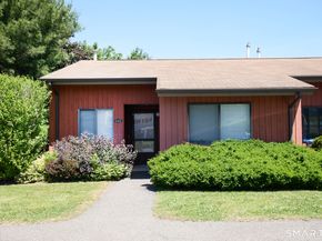 442 Asbury Ridge 442, Shelton CT 06484