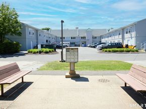 442 Asbury Ridge 442, Shelton CT 06484