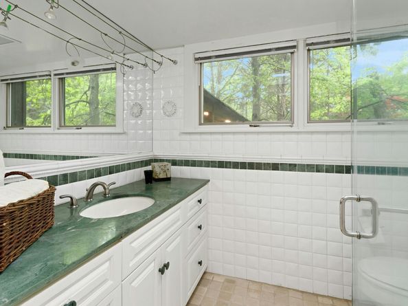 32 Beeholm Road, Redding CT 06896