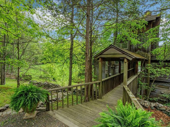 32 Beeholm Road, Redding CT 06896