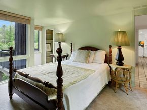 32 Beeholm Road, Redding CT 06896