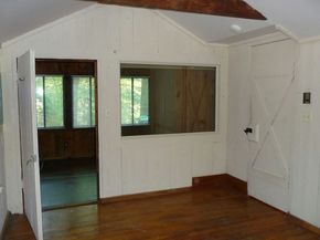 32 Beeholm Road, Redding CT 06896