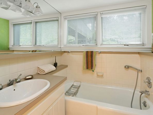32 Beeholm Road, Redding CT 06896