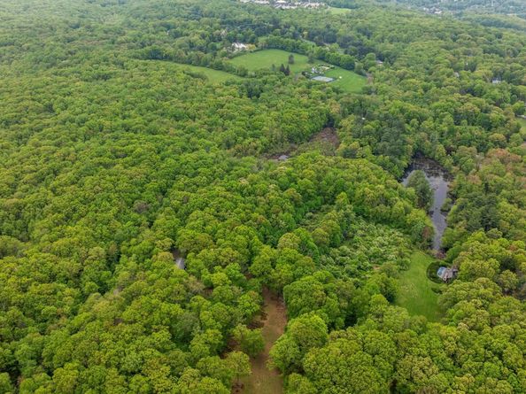 32 Beeholm Road, Redding CT 06896