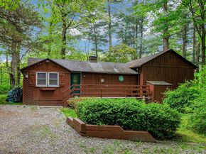 32 Beeholm Road, Redding CT 06896