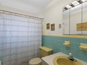 1577 NE 49th St, Oakland Park FL 33334