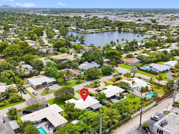 1577 NE 49th St, Oakland Park FL 33334