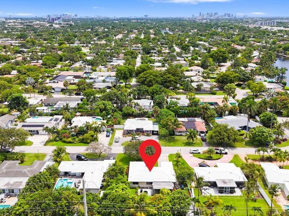 1577 NE 49th St, Oakland Park FL 33334