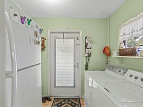 1577 NE 49th St, Oakland Park FL 33334