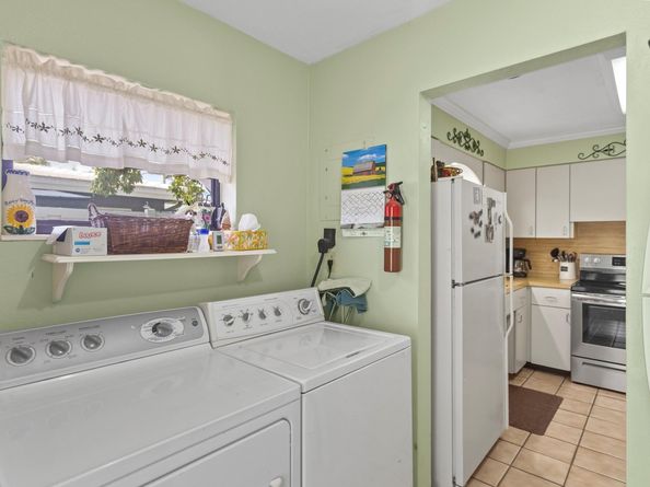 1577 NE 49th St, Oakland Park FL 33334