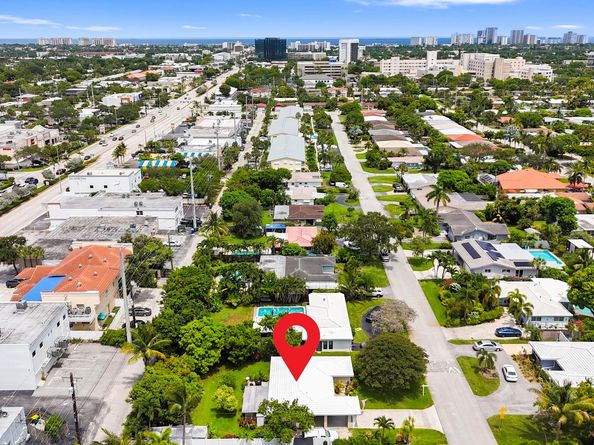 1577 NE 49th St, Oakland Park FL 33334