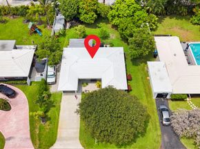 1577 NE 49th St, Oakland Park FL 33334