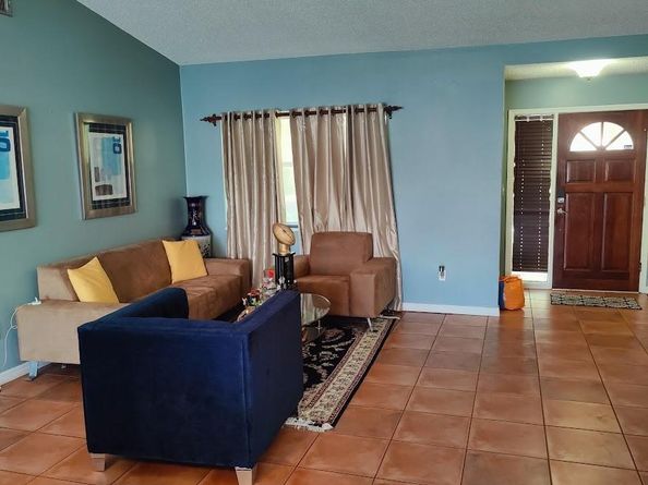 5221 Hawkes Bluff Ave, Davie FL 33331