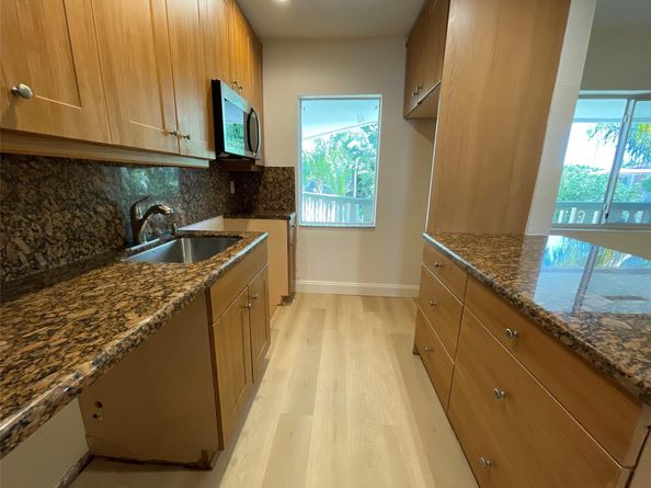 1423 Holly Heights Dr 13, Fort Lauderdale FL 33304