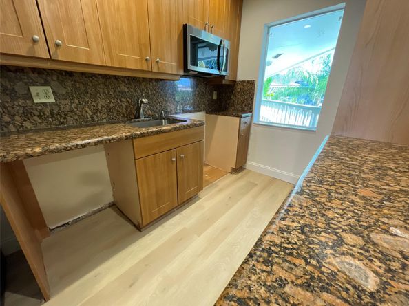1423 Holly Heights Dr 13, Fort Lauderdale FL 33304